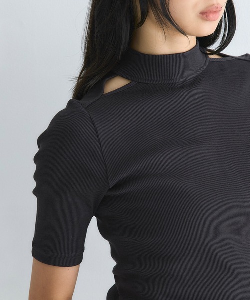 UNITED TOKYO（ユナイテッドトウキョウ）の「【2way】ソフトタッチハーフスリーブトップス｜細見え/ウォッシャブル/カットアウト/オフィスカジュアル/半袖/春服（Tシャツ/カットソー・レディース・ブルー/ホワイト/ダークブラウン/ライム・FREE）」の3枚目の写真