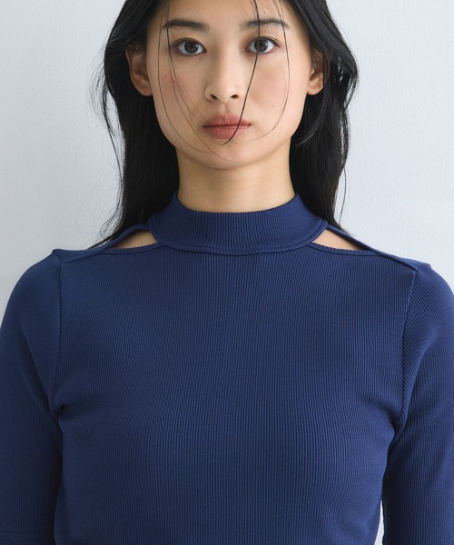 UNITED TOKYO（ユナイテッドトウキョウ）の「【2way】ソフトタッチハーフスリーブトップス｜細見え/ウォッシャブル/カットアウト/オフィスカジュアル/半袖/春服（Tシャツ/カットソー・レディース・ブルー/ホワイト/ダークブラウン/ライム・FREE）」の7枚目の写真