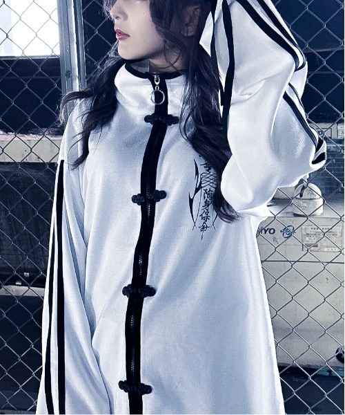 Revo.（レボ）の「【丈が選べる2サイズ】チャイナ釦 T/C ポンチ フルジップ トップス 袖ライン リボン（Tシャツ/カットソー・レディース・ホワイト×ブラック/ブラック×パープル/ブラック×ホワイト・S/FREE）」の10枚目の写真