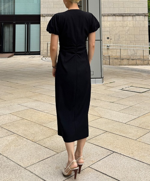 JENNE(ジェンヌ)の「パールボタンギャザータイトワンピース(ワンピース・レディース・ブラック/ターコイズブルー・SMALL/LARGE/MEDIUM)」の5枚目の写真