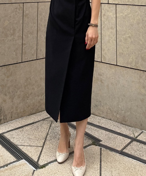 JENNE(ジェンヌ)の「パールボタンギャザータイトワンピース(ワンピース・レディース・ブラック/ターコイズブルー・SMALL/LARGE/MEDIUM)」の8枚目の写真