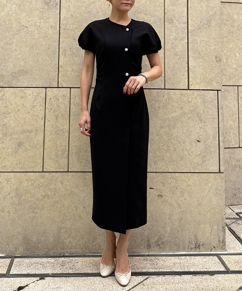 JENNE(ジェンヌ)の「パールボタンギャザータイトワンピース(ワンピース・レディース・ブラック/ターコイズブルー・SMALL/LARGE/MEDIUM)」の9枚目の写真