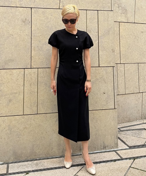 JENNE(ジェンヌ)の「パールボタンギャザータイトワンピース(ワンピース・レディース・ブラック/ターコイズブルー・SMALL/LARGE/MEDIUM)」の12枚目の写真