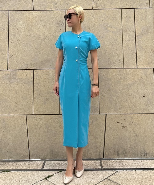 JENNE(ジェンヌ)の「パールボタンギャザータイトワンピース(ワンピース・レディース・ブラック/ターコイズブルー・SMALL/LARGE/MEDIUM)」の13枚目の写真