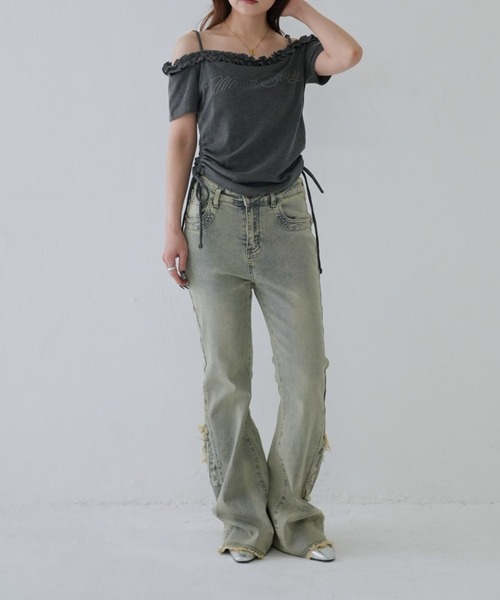 Uenui（ウニュイ）の「【 cunii 】 レタリング フリル ネック オフショルダー（Tシャツ/カットソー・レディース・ベージュ/アイボリー/グレー・FREE）」の4枚目の写真