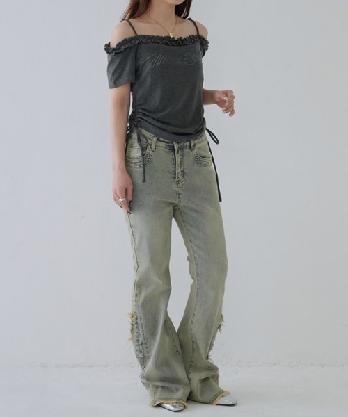 Uenui（ウニュイ）の「【 cunii 】 レタリング フリル ネック オフショルダー（Tシャツ/カットソー・レディース・ベージュ/アイボリー/グレー・FREE）」の5枚目の写真