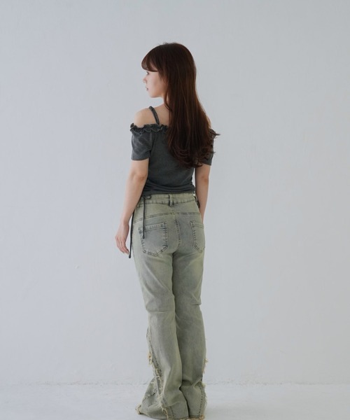 Uenui（ウニュイ）の「【 cunii 】 レタリング フリル ネック オフショルダー（Tシャツ/カットソー・レディース・ベージュ/アイボリー/グレー・FREE）」の6枚目の写真