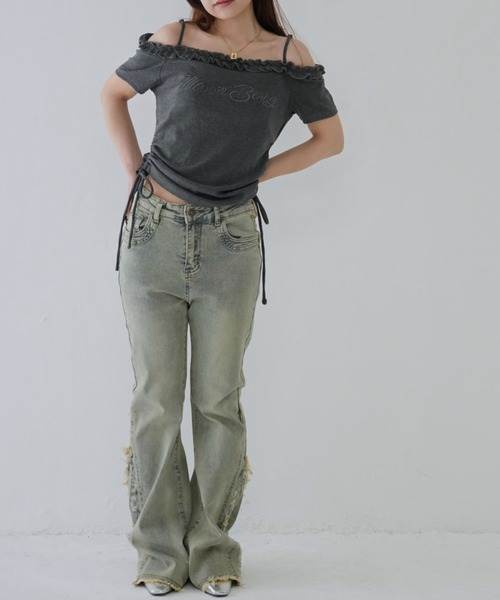 Uenui（ウニュイ）の「【 cunii 】 レタリング フリル ネック オフショルダー（Tシャツ/カットソー・レディース・ベージュ/アイボリー/グレー・FREE）」の22枚目の写真