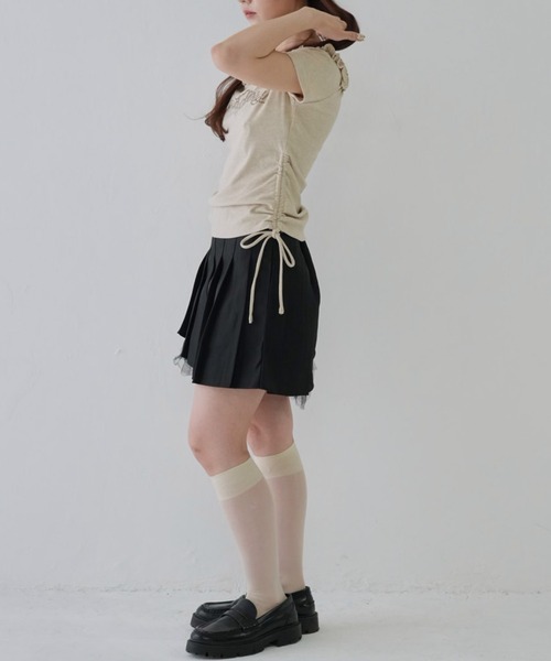Uenui（ウニュイ）の「【 cunii 】 レタリング フリル ネック オフショルダー（Tシャツ/カットソー・レディース・ベージュ/アイボリー/グレー・FREE）」の11枚目の写真