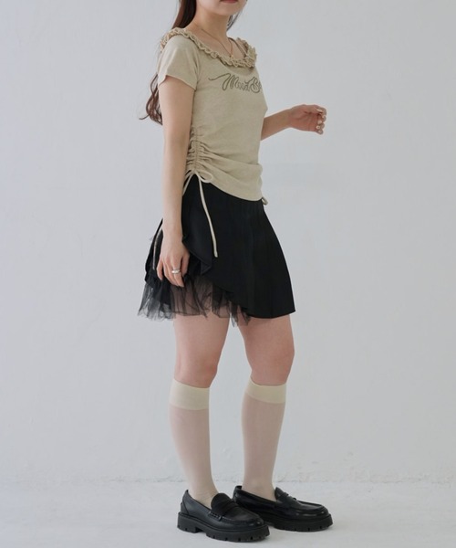 Uenui（ウニュイ）の「【 cunii 】 レタリング フリル ネック オフショルダー（Tシャツ/カットソー・レディース・ベージュ/アイボリー/グレー・FREE）」の19枚目の写真