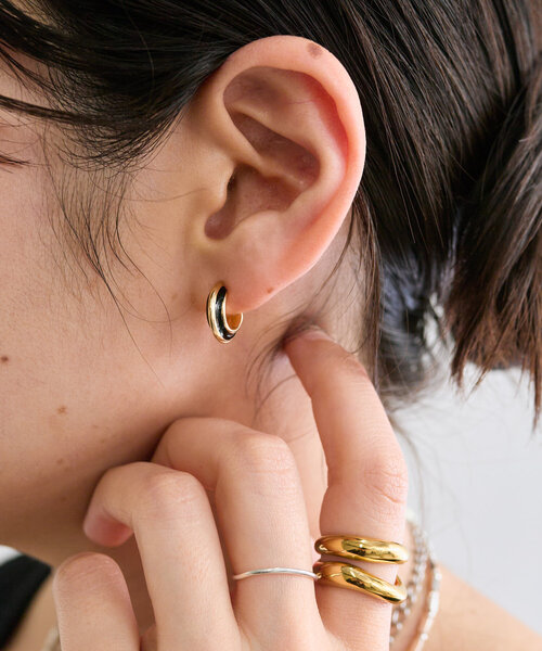 RIVE DROITE(リヴドロワ)の「【こなれ感をプラス】ブラックラインフープピアス(ピアス(両耳用)・レディース・シルバー/ゴールド・FREE)」の7枚目の写真