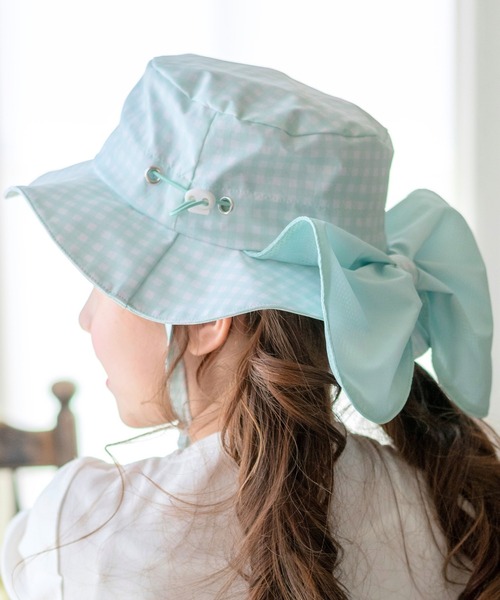 Catherine Cottage（キャサリンコテージ）の「撥水加工日よけリボンハット（ハット・キッズ・ベージュ/ピンク系2/サックスブルー系3/サックスブルー系4/ピンク/ライラック系4/ベージュ系1/ブルー系2/ライラック系3/ブルー/ブルー系1/ピンク系1/ライトグリーン系3/ライトグリーン系4/ピンク系3/ピンク系4・52/56）」の4枚目の写真