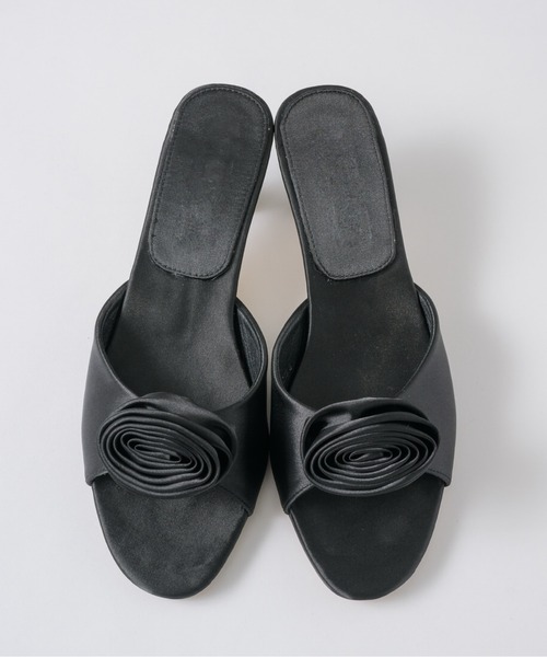 musubore（ムスボレ）の「【 select 】rose motif satin mule / ローズサテンミュール（サンダル・レディース・ブラック・L/M/S）」の4枚目の写真