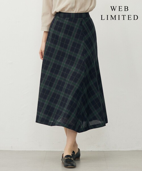 J.PRESS(ジェイプレス)の「【WEB限定カラーあり・洗える】SOFT SHEER チェック フレア スカート(スカート・レディース・ネイビー系3/ブラウン系3/グレー系3・T13/T17/T15)」の3枚目の写真