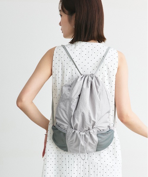 ad thie(アドティエ)の「ポケット付き ナイロンナップサック(バックパック/リュック・レディース・ブラック/ライトグレー/アイボリー・FREE)」の8枚目の写真