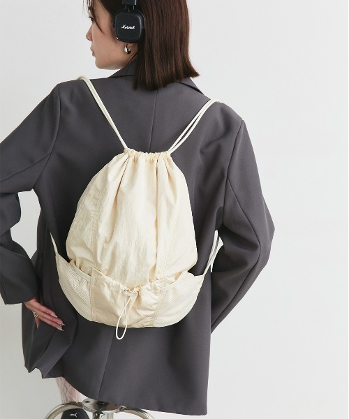 ad thie(アドティエ)の「ポケット付き ナイロンナップサック(バックパック/リュック・レディース・ブラック/ライトグレー/アイボリー・FREE)」の21枚目の写真