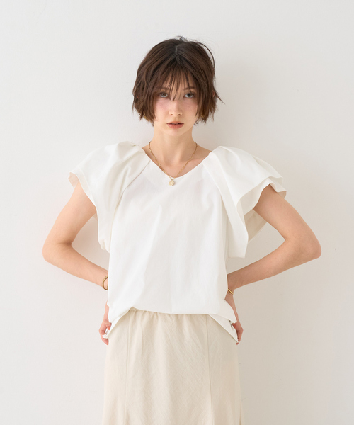 EMMA　ROUGE VIF（エマルージュヴィフ）の「【一部店舗限定】Vネックボリュームスリーブブラウス（シャツ/ブラウス・レディース・ブラウン/オフホワイト/サックスブルー・フリー）」の22枚目の写真