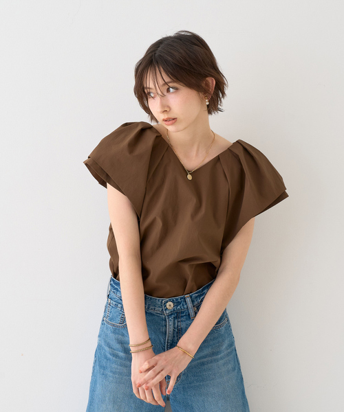 EMMA　ROUGE VIF（エマルージュヴィフ）の「【一部店舗限定】Vネックボリュームスリーブブラウス（シャツ/ブラウス・レディース・ブラウン/オフホワイト/サックスブルー・フリー）」の21枚目の写真
