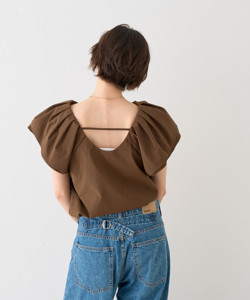EMMA　ROUGE VIF（エマルージュヴィフ）の「【一部店舗限定】Vネックボリュームスリーブブラウス（シャツ/ブラウス・レディース・ブラウン/オフホワイト/サックスブルー・フリー）」の19枚目の写真