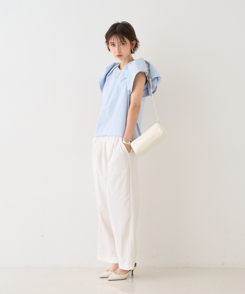 EMMA　ROUGE VIF（エマルージュヴィフ）の「【一部店舗限定】Vネックボリュームスリーブブラウス（シャツ/ブラウス・レディース・ブラウン/オフホワイト/サックスブルー・フリー）」の17枚目の写真