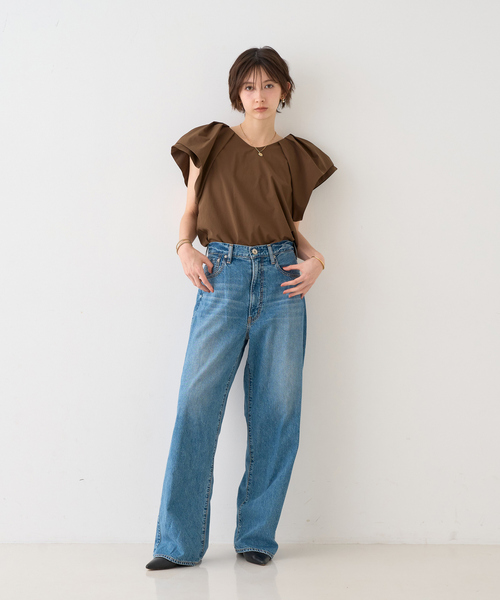 EMMA　ROUGE VIF（エマルージュヴィフ）の「【一部店舗限定】Vネックボリュームスリーブブラウス（シャツ/ブラウス・レディース・ブラウン/オフホワイト/サックスブルー・フリー）」の15枚目の写真