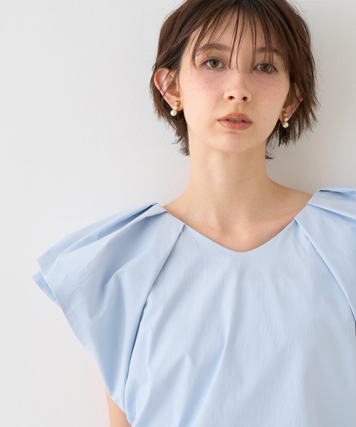EMMA　ROUGE VIF（エマルージュヴィフ）の「【一部店舗限定】Vネックボリュームスリーブブラウス（シャツ/ブラウス・レディース・ブラウン/オフホワイト/サックスブルー・フリー）」の8枚目の写真