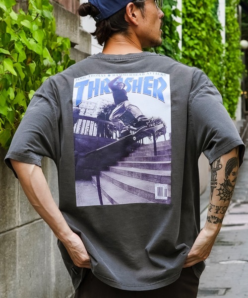 THRASHER（スラッシャー）の「MAGAZINE COVER PIGMENT S/S T-SHIRTS/スラッシャーバッグプリントピグメント半袖T-シャツ（Tシャツ/カットソー・メンズ・ブラウン/グレー/チャコールグレー・MEDIUM/LARGE/X-LARGE）」の2枚目の写真