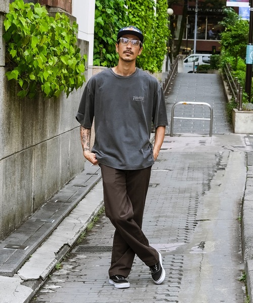 THRASHER（スラッシャー）の「MAGAZINE COVER PIGMENT S/S T-SHIRTS/スラッシャーバッグプリントピグメント半袖T-シャツ（Tシャツ/カットソー・メンズ・ブラウン/グレー/チャコールグレー・MEDIUM/LARGE/X-LARGE）」の6枚目の写真