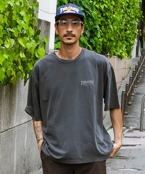THRASHER（スラッシャー）の「MAGAZINE COVER PIGMENT S/S T-SHIRTS/スラッシャーバッグプリントピグメント半袖T-シャツ（Tシャツ/カットソー・メンズ・ブラウン/グレー/チャコールグレー・MEDIUM/LARGE/X-LARGE）」の8枚目の写真