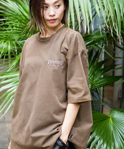 THRASHER（スラッシャー）の「MAGAZINE COVER PIGMENT S/S T-SHIRTS/スラッシャーバッグプリントピグメント半袖T-シャツ（Tシャツ/カットソー・メンズ・ブラウン/グレー/チャコールグレー・MEDIUM/LARGE/X-LARGE）」の4枚目の写真