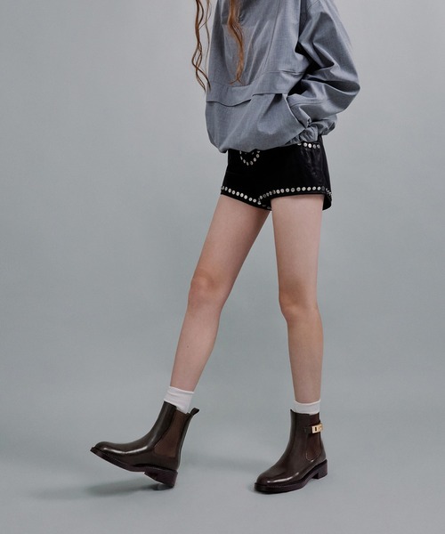 CHARLES & KEITH(チャールズ & キース)の「Lando ランド メタリックアクセントチェルシーブーツ(ブーツ・レディース・ブラック系その他7/ダークブラウン・24.5cm/23.5cm/23cm/22.5cm/26.5cm/25.5cm/25cm)」の2枚目の写真