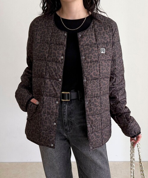 TAION(タイオン)の「《別注》【TAION/タイオン】CREW NECK BUTTON DOWN JK ダウンジャケット(ダウンジャケット/コート・レディース・チャコールグレー/グリーン/オフホワイト/ブラウン系その他/ブラック/ベージュ・36/38)」の5枚目の写真