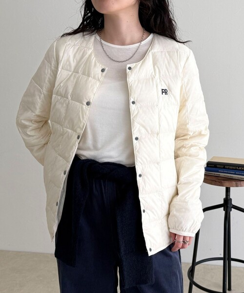 TAION(タイオン)の「《別注》【TAION/タイオン】CREW NECK BUTTON DOWN JK ダウンジャケット(ダウンジャケット/コート・レディース・チャコールグレー/グリーン/オフホワイト/ブラウン系その他/ブラック/ベージュ・36/38)」の11枚目の写真