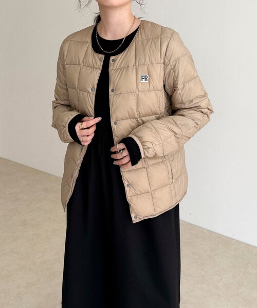 TAION(タイオン)の「《別注》【TAION/タイオン】CREW NECK BUTTON DOWN JK ダウンジャケット(ダウンジャケット/コート・レディース・チャコールグレー/グリーン/オフホワイト/ブラウン系その他/ブラック/ベージュ・36/38)」の18枚目の写真