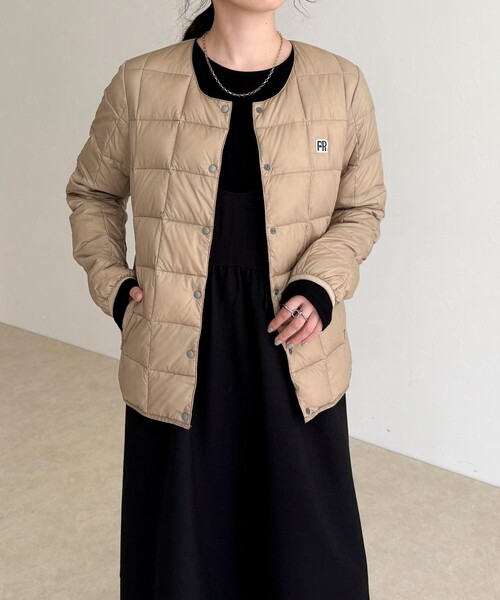 TAION(タイオン)の「《別注》【TAION/タイオン】CREW NECK BUTTON DOWN JK ダウンジャケット(ダウンジャケット/コート・レディース・チャコールグレー/グリーン/オフホワイト/ブラウン系その他/ブラック/ベージュ・36/38)」の19枚目の写真