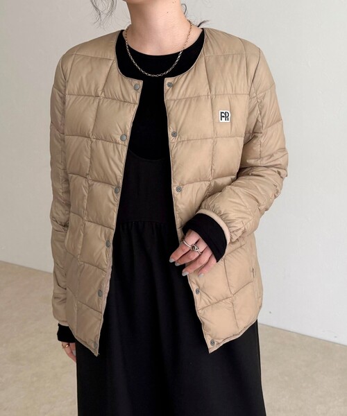 TAION(タイオン)の「《別注》【TAION/タイオン】CREW NECK BUTTON DOWN JK ダウンジャケット(ダウンジャケット/コート・レディース・チャコールグレー/グリーン/オフホワイト/ブラウン系その他/ブラック/ベージュ・36/38)」の20枚目の写真