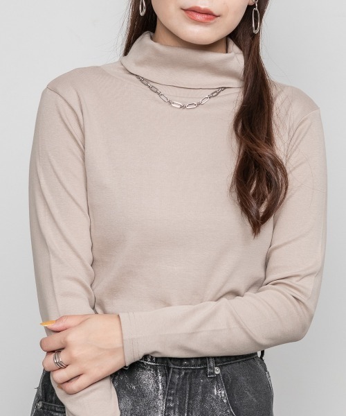 RCD(アールシーディー)の「コットンハイネックカットソー(Tシャツ/カットソー・レディース・グレイッシュベージュ/ブラック/チャコールグレー/オフホワイト・4L/LL/M/3L/L)」の4枚目の写真