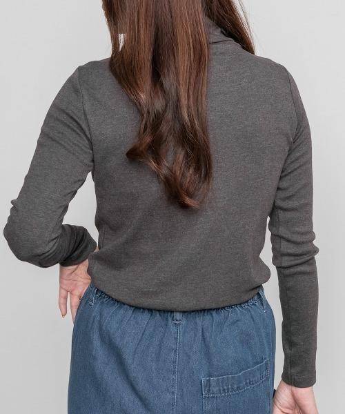 RCD(アールシーディー)の「コットンハイネックカットソー(Tシャツ/カットソー・レディース・グレイッシュベージュ/ブラック/チャコールグレー/オフホワイト・4L/LL/M/3L/L)」の16枚目の写真