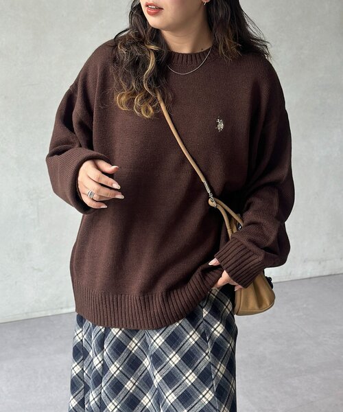 U.S. POLO ASSN.(ユーエスポロアッスン)の「クルーネックニット(ニット/セーター・レディース・ホワイト系その他/ホワイト/グリーン/ベージュ/ネイビー/インディゴブルー/ブラック/ブラウン系その他/ブラウン・MEDIUM/LARGE)」の4枚目の写真