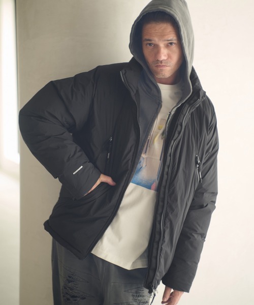 ADAM PATEK(アダムパテック)の「mj11054-stand down jacket ダウンジャケット(AP2523000)(ダウンジャケット/コート・メンズ・ブラック/グレー・1/2)」の1枚目の写真