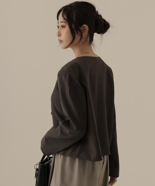 SUWDEE(スーディー)の「single button collarless jacket(ノーカラージャケット・レディース・グレイッシュベージュ/ブラウン・S)」の5枚目の写真