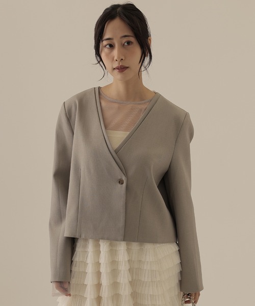 SUWDEE(スーディー)の「single button collarless jacket(ノーカラージャケット・レディース・グレイッシュベージュ/ブラウン・S)」の8枚目の写真