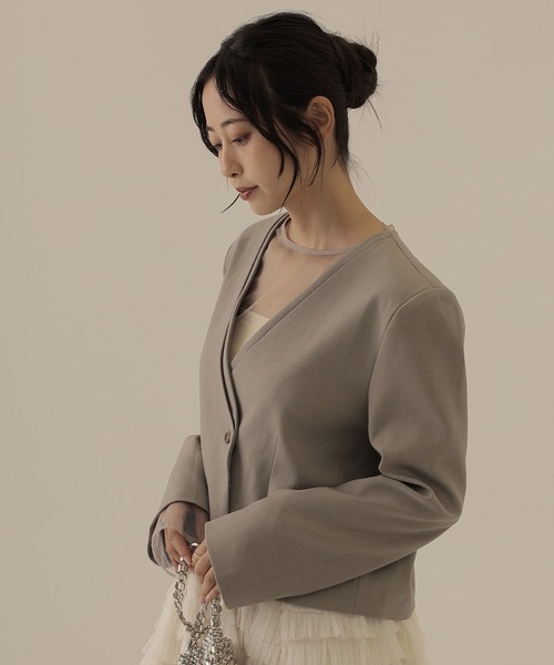 SUWDEE(スーディー)の「single button collarless jacket(ノーカラージャケット・レディース・グレイッシュベージュ/ブラウン・S)」の9枚目の写真