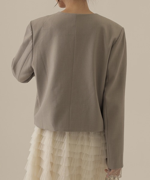 SUWDEE(スーディー)の「single button collarless jacket(ノーカラージャケット・レディース・グレイッシュベージュ/ブラウン・S)」の12枚目の写真