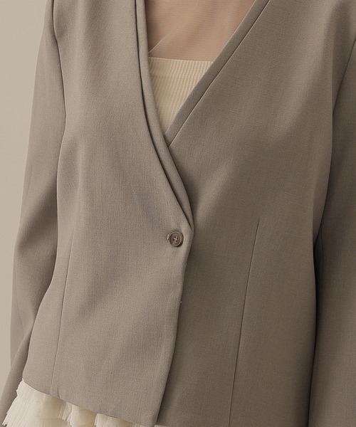 SUWDEE(スーディー)の「single button collarless jacket(ノーカラージャケット・レディース・グレイッシュベージュ/ブラウン・S)」の13枚目の写真