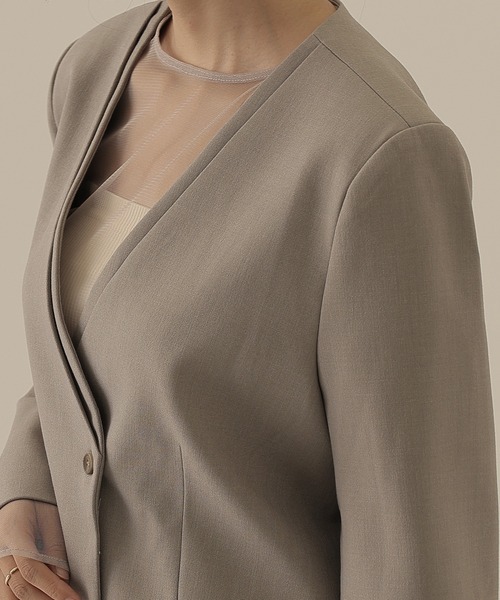 SUWDEE(スーディー)の「single button collarless jacket(ノーカラージャケット・レディース・グレイッシュベージュ/ブラウン・S)」の14枚目の写真