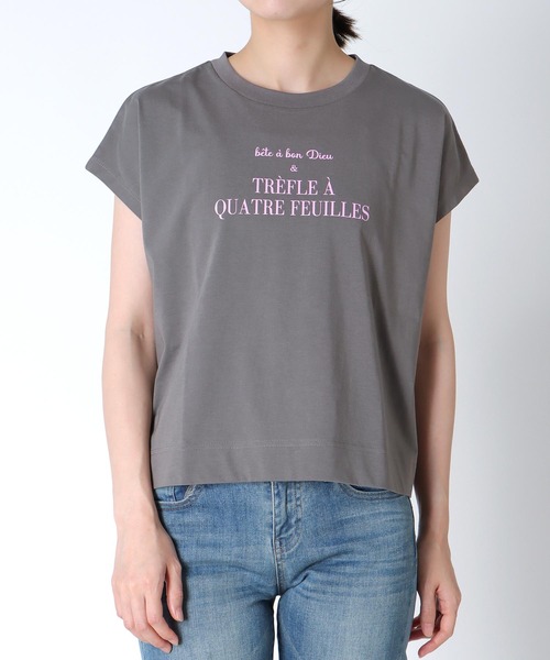 Jines(ジネス)の「ロールアップスリーブ ロゴプリントTシャツ(Tシャツ/カットソー・レディース・ベージュ/ホワイト/ブラウン・38)」の1枚目の写真