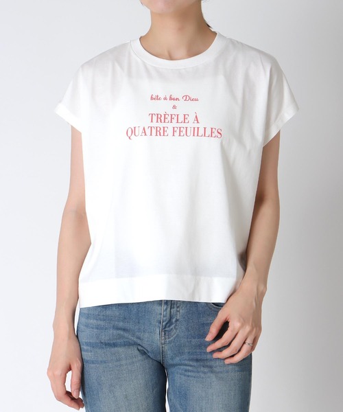 Jines(ジネス)の「ロールアップスリーブ ロゴプリントTシャツ(Tシャツ/カットソー・レディース・ベージュ/ホワイト/ブラウン・38)」の2枚目の写真