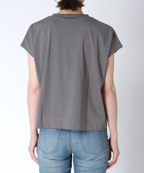 Jines(ジネス)の「ロールアップスリーブ ロゴプリントTシャツ(Tシャツ/カットソー・レディース・ベージュ/ホワイト/ブラウン・38)」の12枚目の写真