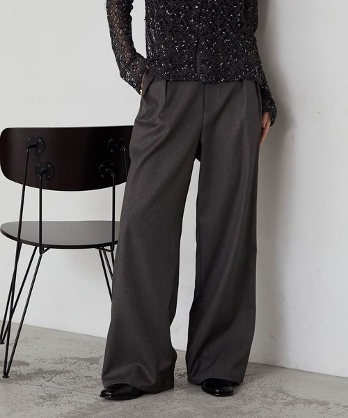 forksy.(フォルクシー)の「【forksy.】ダブルタックワイドスラックスパンツ<セットアップ対応>(スラックス・レディース・ダークブラウン/ブラック/ライトベージュ/チャコールグレー・M/L)」の1枚目の写真